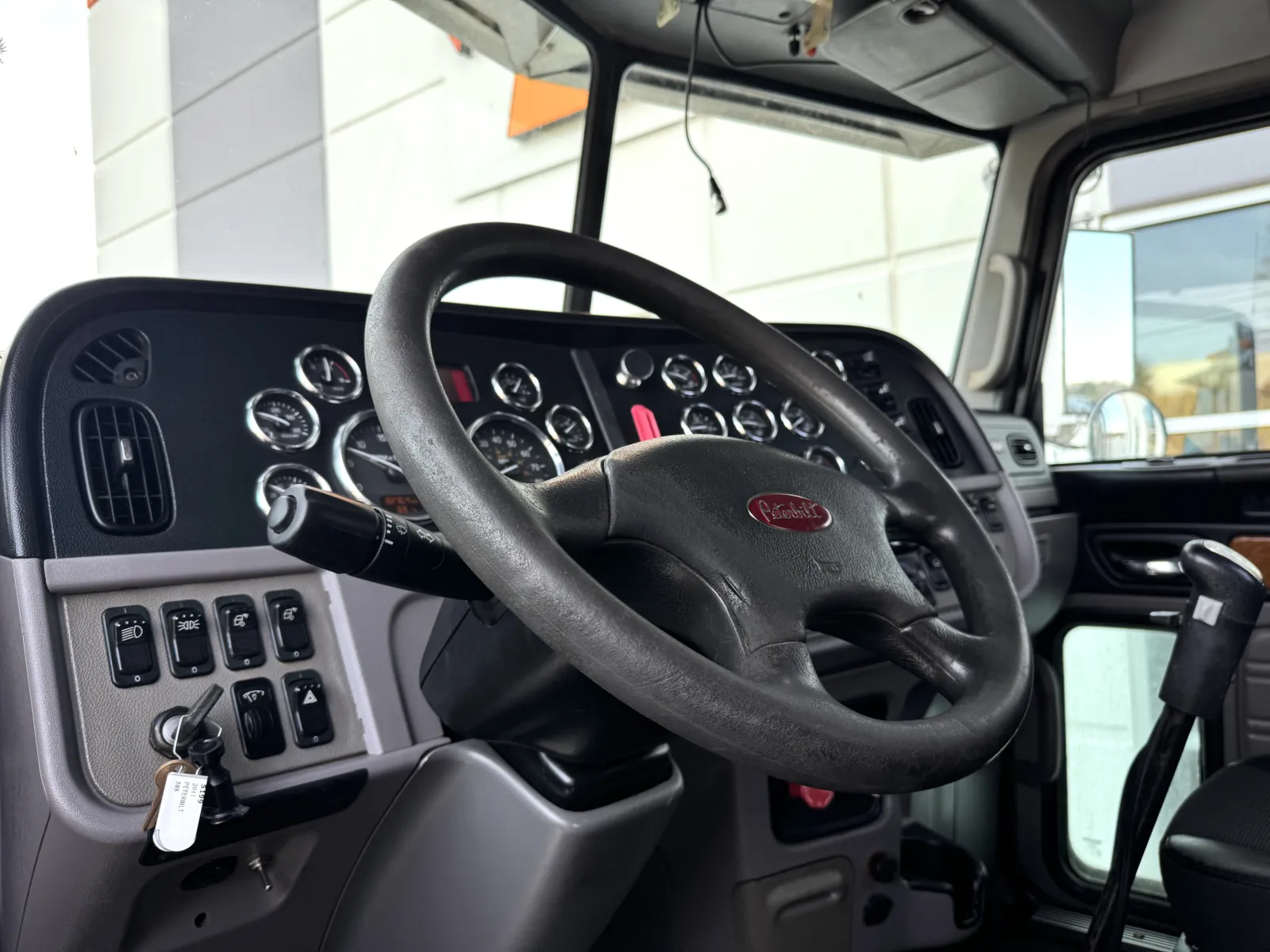 2011 Peterbilt - image 15