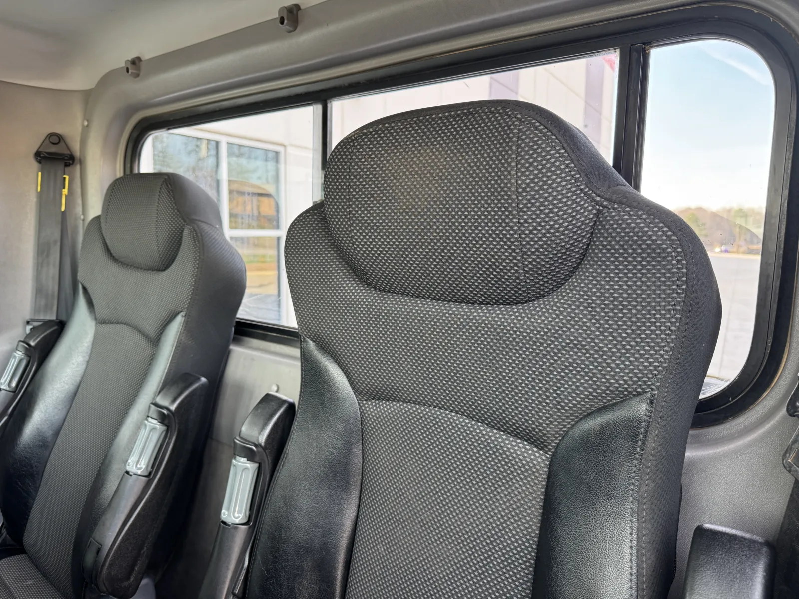 2011 Peterbilt - image 19