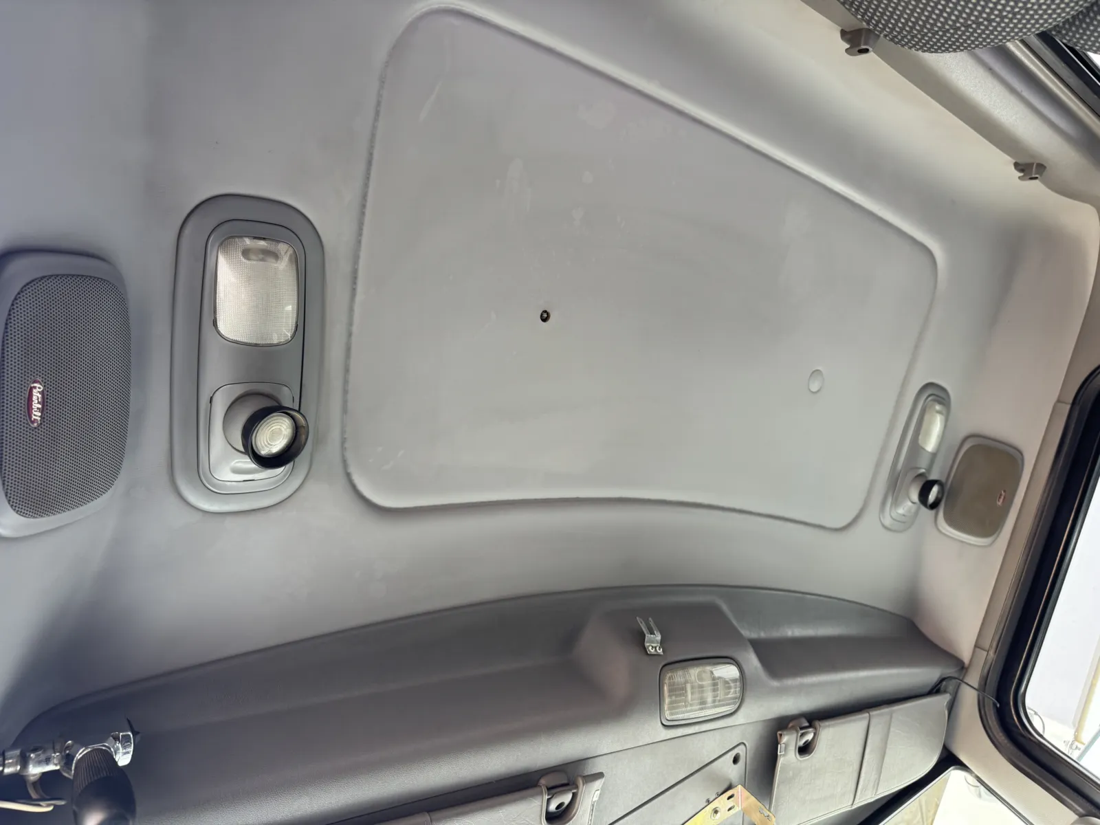 2011 Peterbilt - image 20