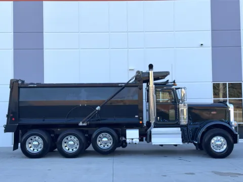 More photos of 2022 PETERBILT 389 at Forge Truck Centers - South Carolina, SC