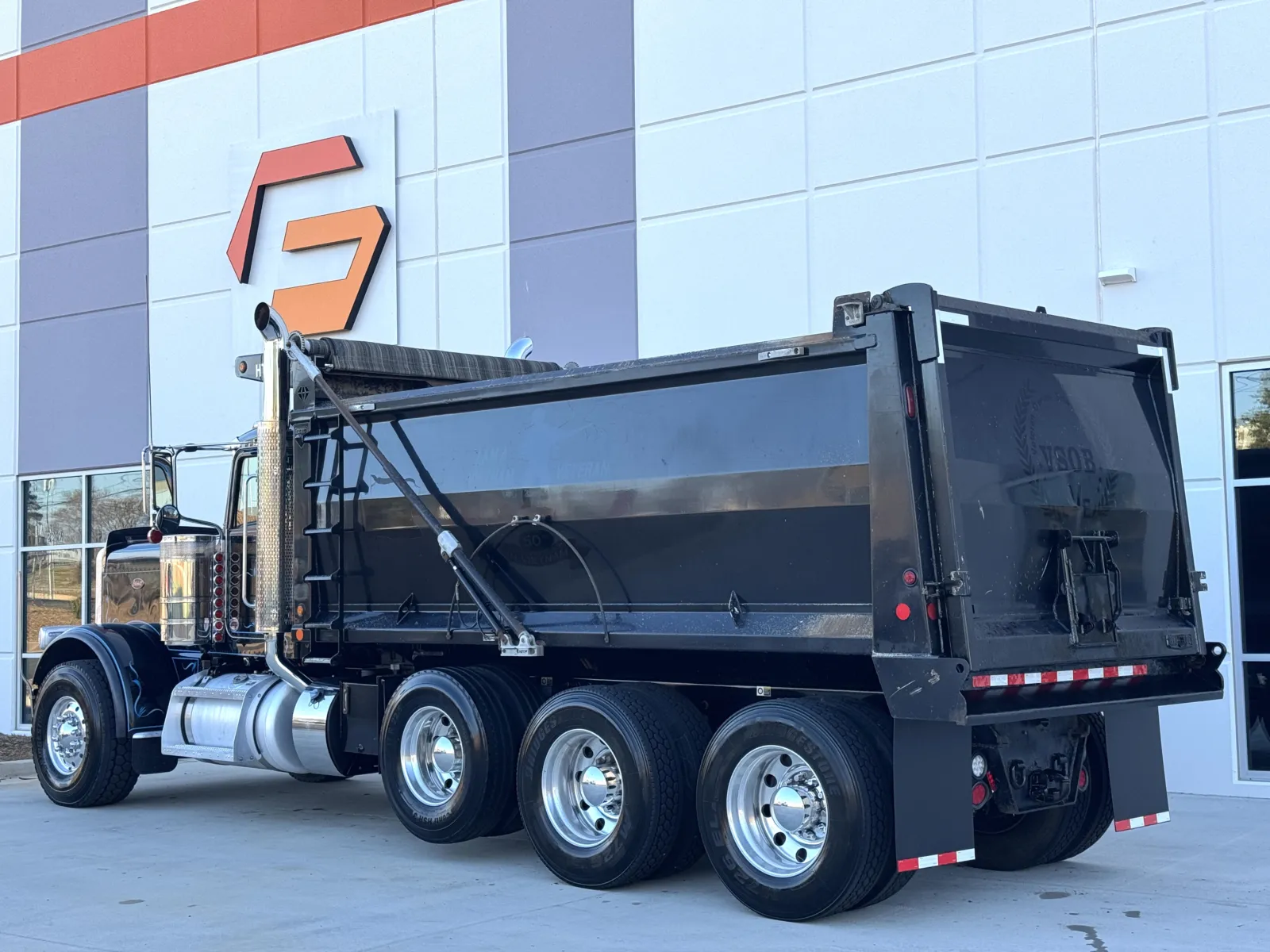 2022 Peterbilt 389 - image 7