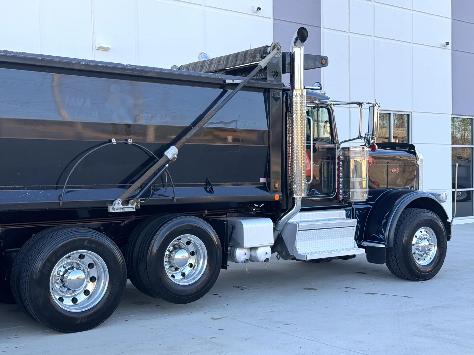 2022 Peterbilt 389 - image 8