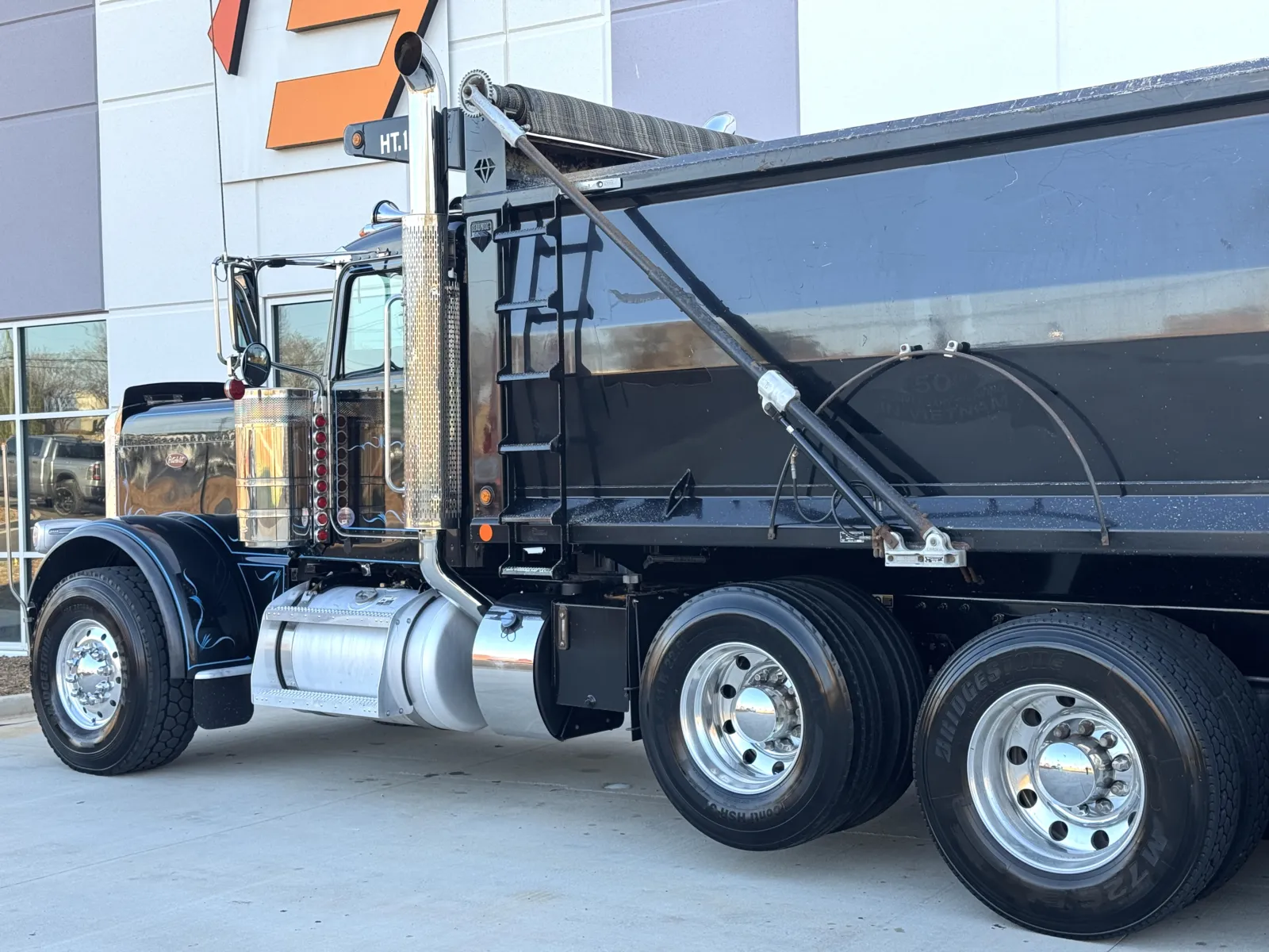 2022 Peterbilt 389 - image 9