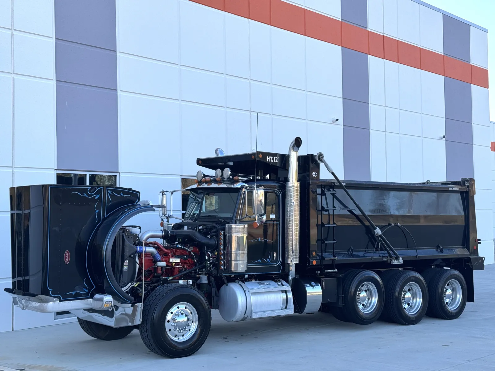 2022 Peterbilt 389 - image 11