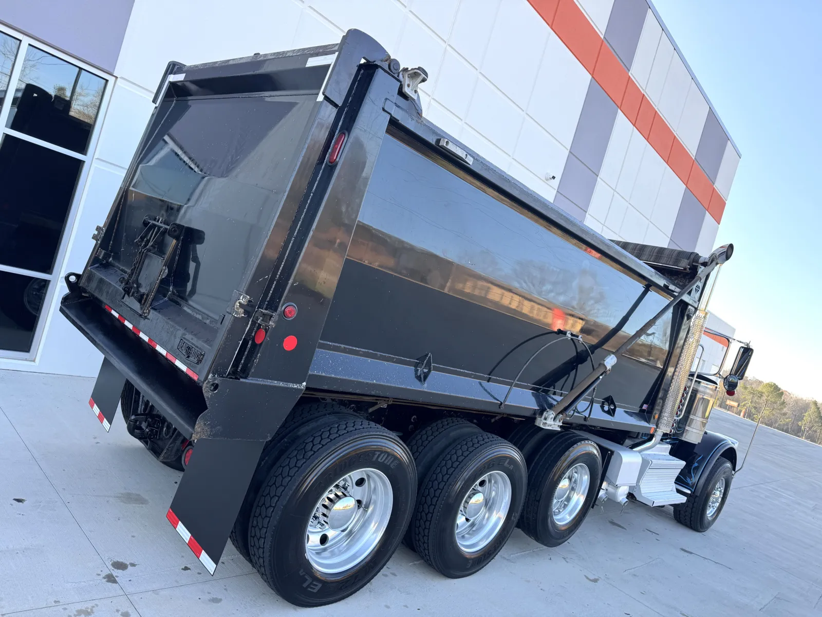 2022 Peterbilt 389 - image 12