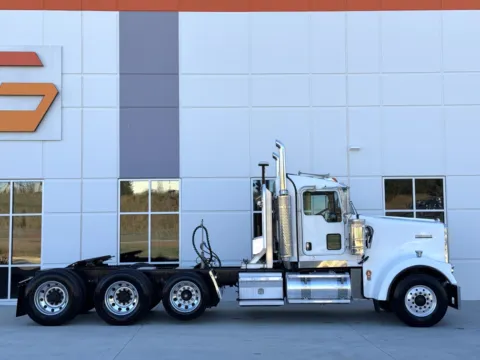 Another view of 2007 KENWORTH W900 for sale in Greer, SC at Forge Truck Centers - South Carolina