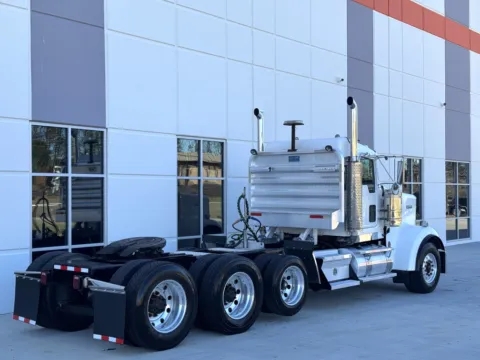 More photos of 2007 KENWORTH W900 at Forge Truck Centers - South Carolina, SC