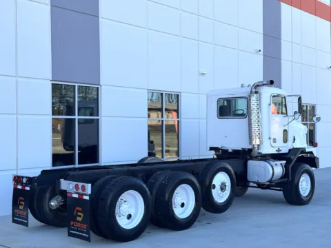 More photos of 1999 OSHKOSH FF-115 at Forge Truck Centers - South Carolina, SC