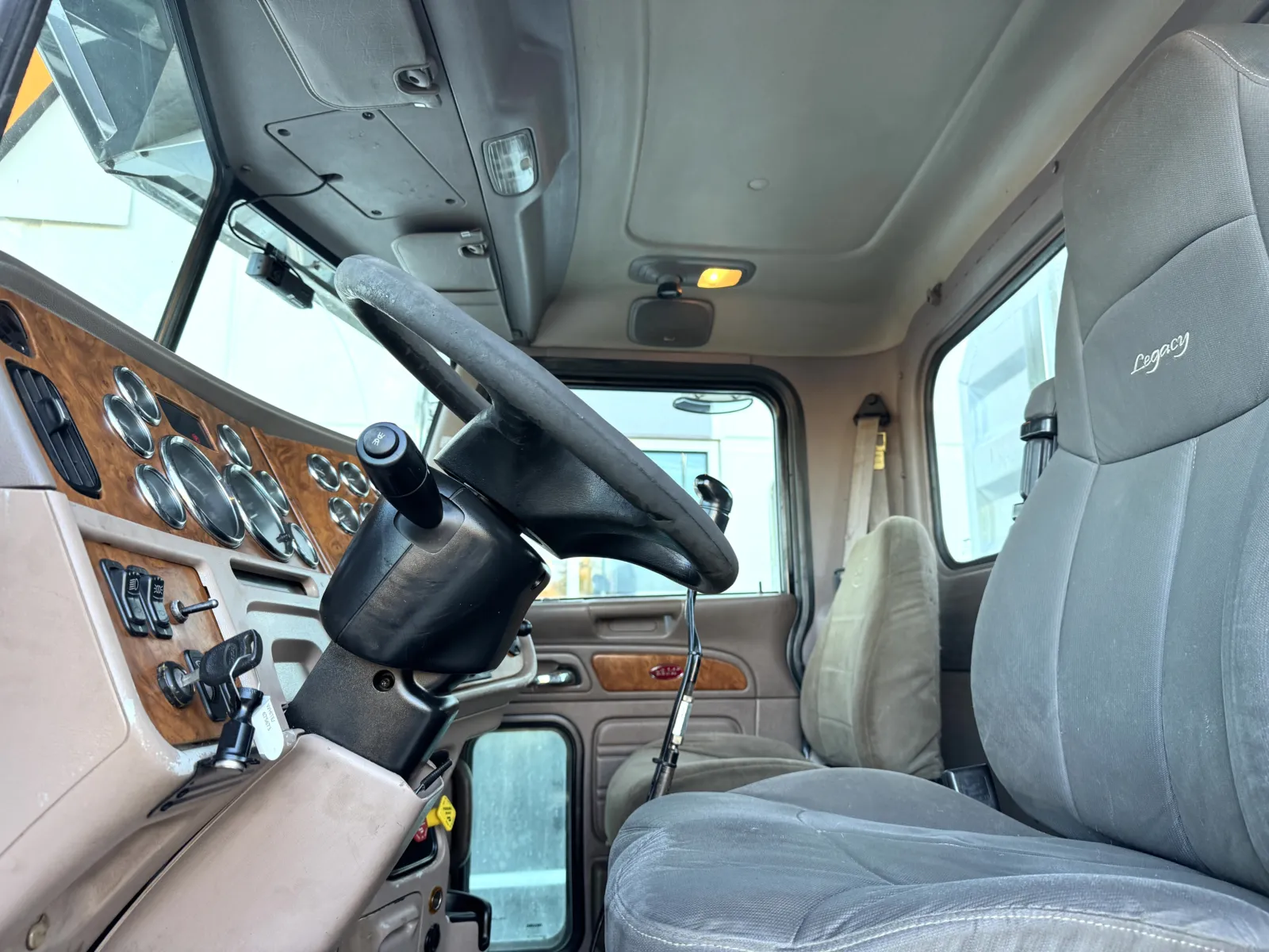 2007 Peterbilt - image 14