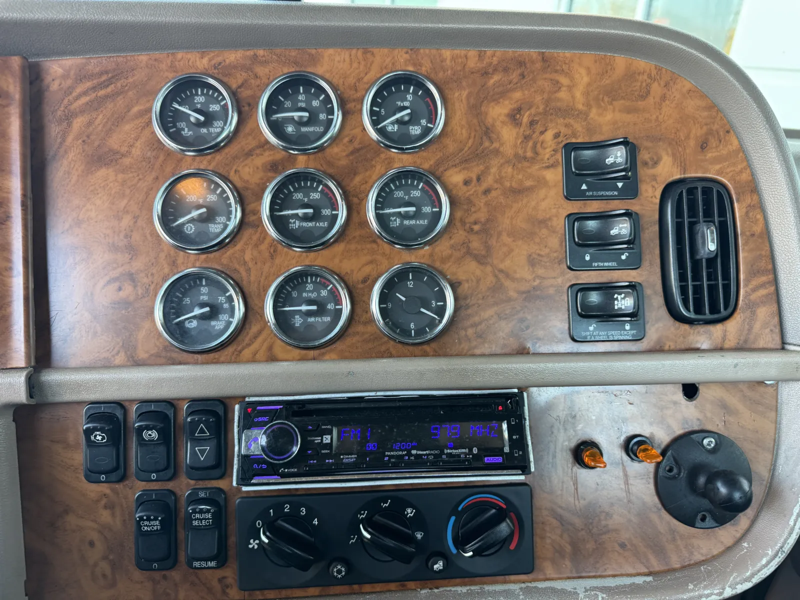 2007 Peterbilt - image 18