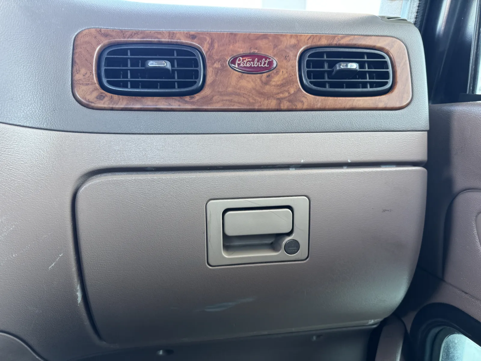 2007 Peterbilt - image 19