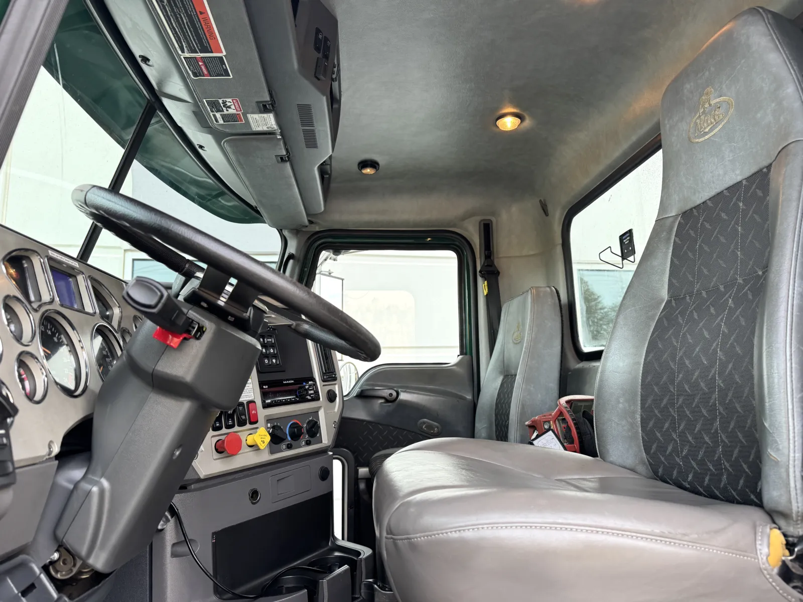 2017 Mack - image 14