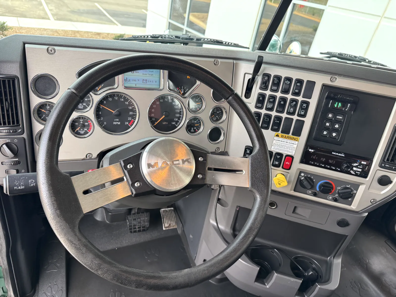 2017 Mack - image 16