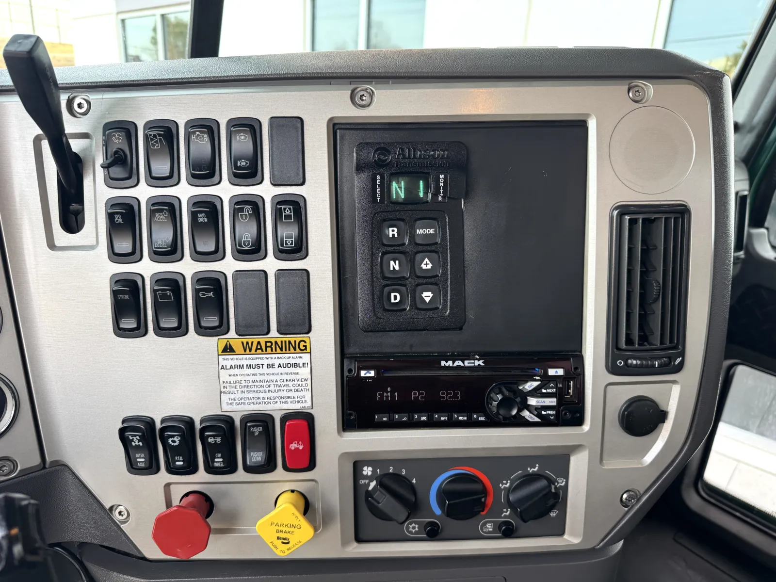 2017 Mack - image 18