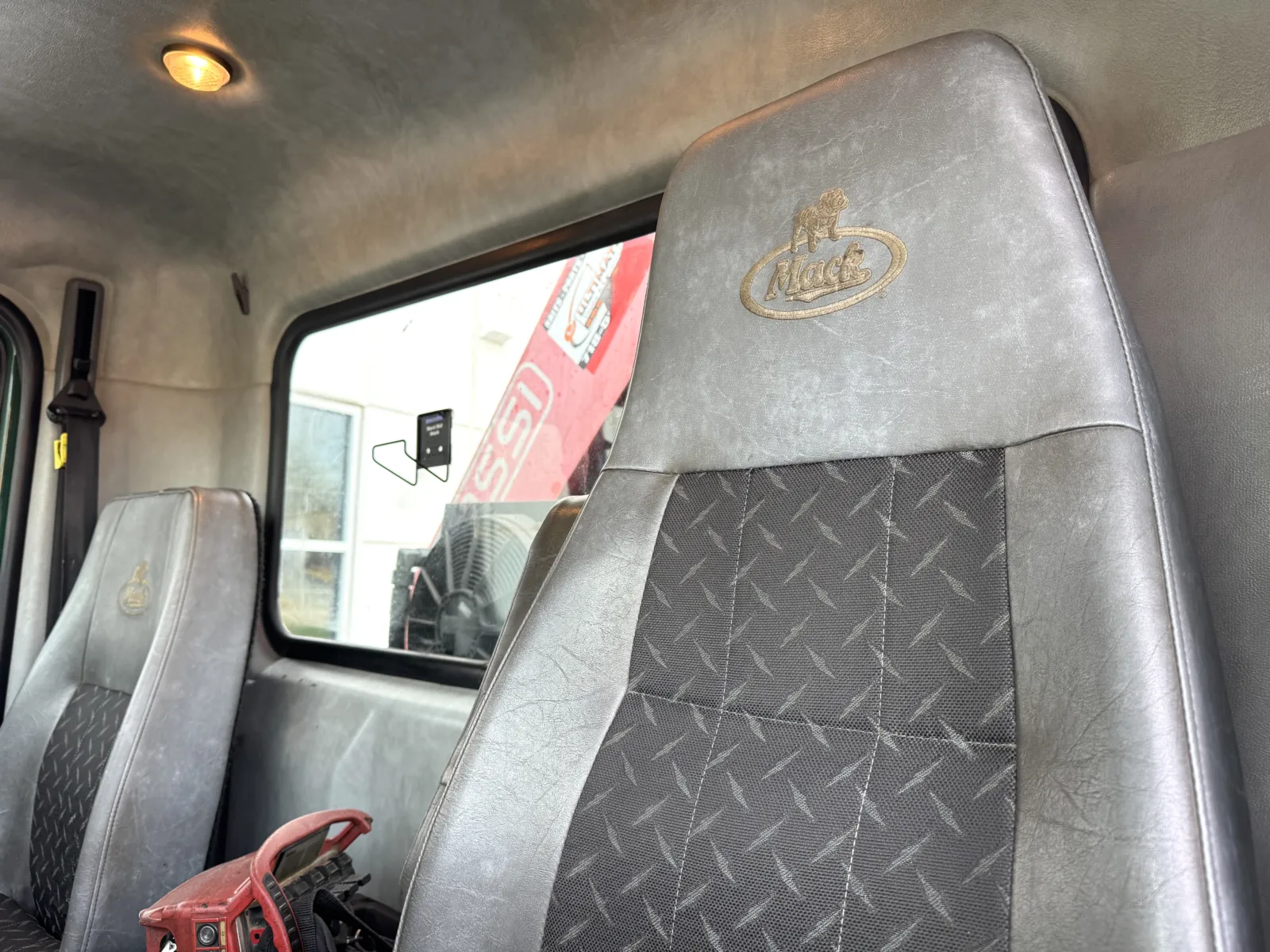 2017 Mack - image 19