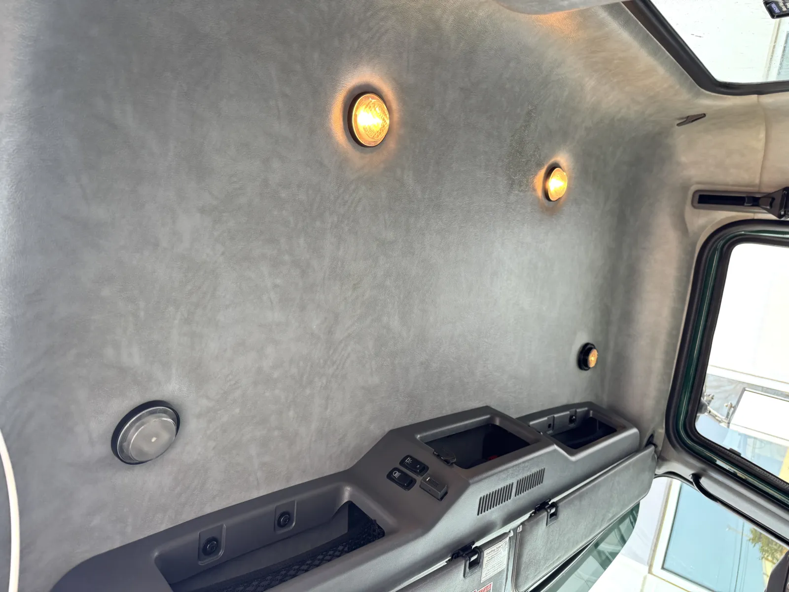 2017 Mack - image 20