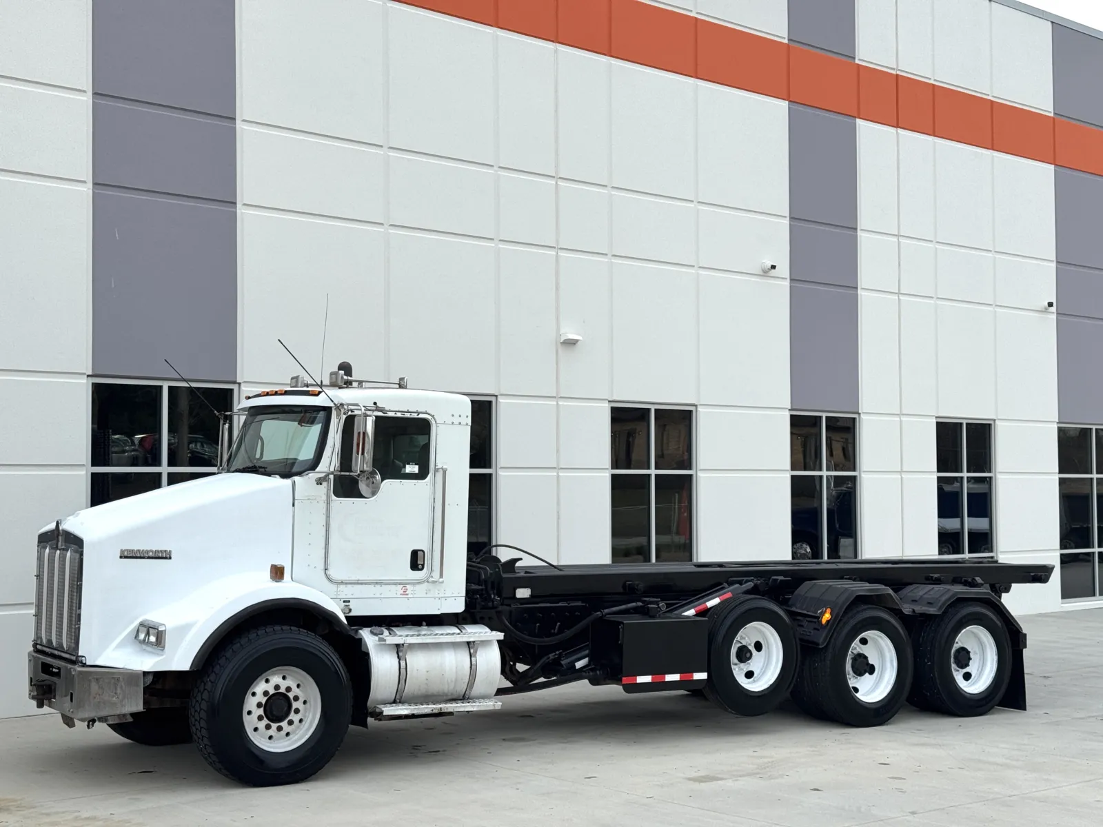 2008 Kenworth T800 - image 2