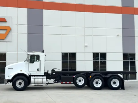 More photos of 2008 KENWORTH T800 at Forge Truck Centers - South Carolina, SC