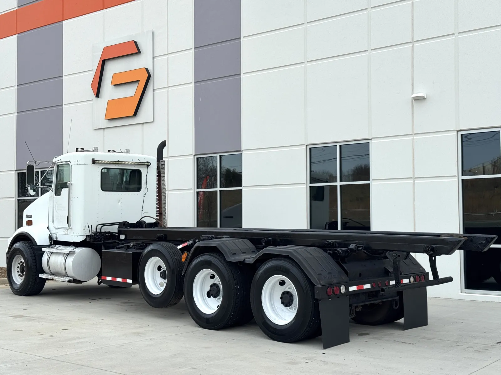 2008 Kenworth T800 - image 6