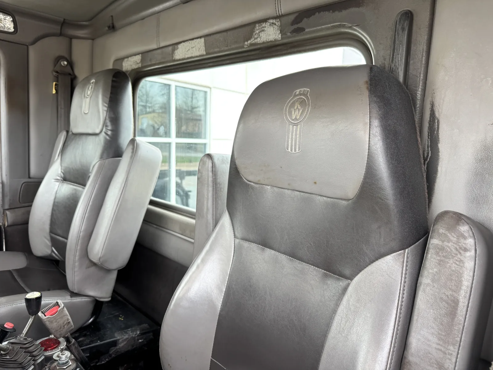 2008 Kenworth T800 - image 17