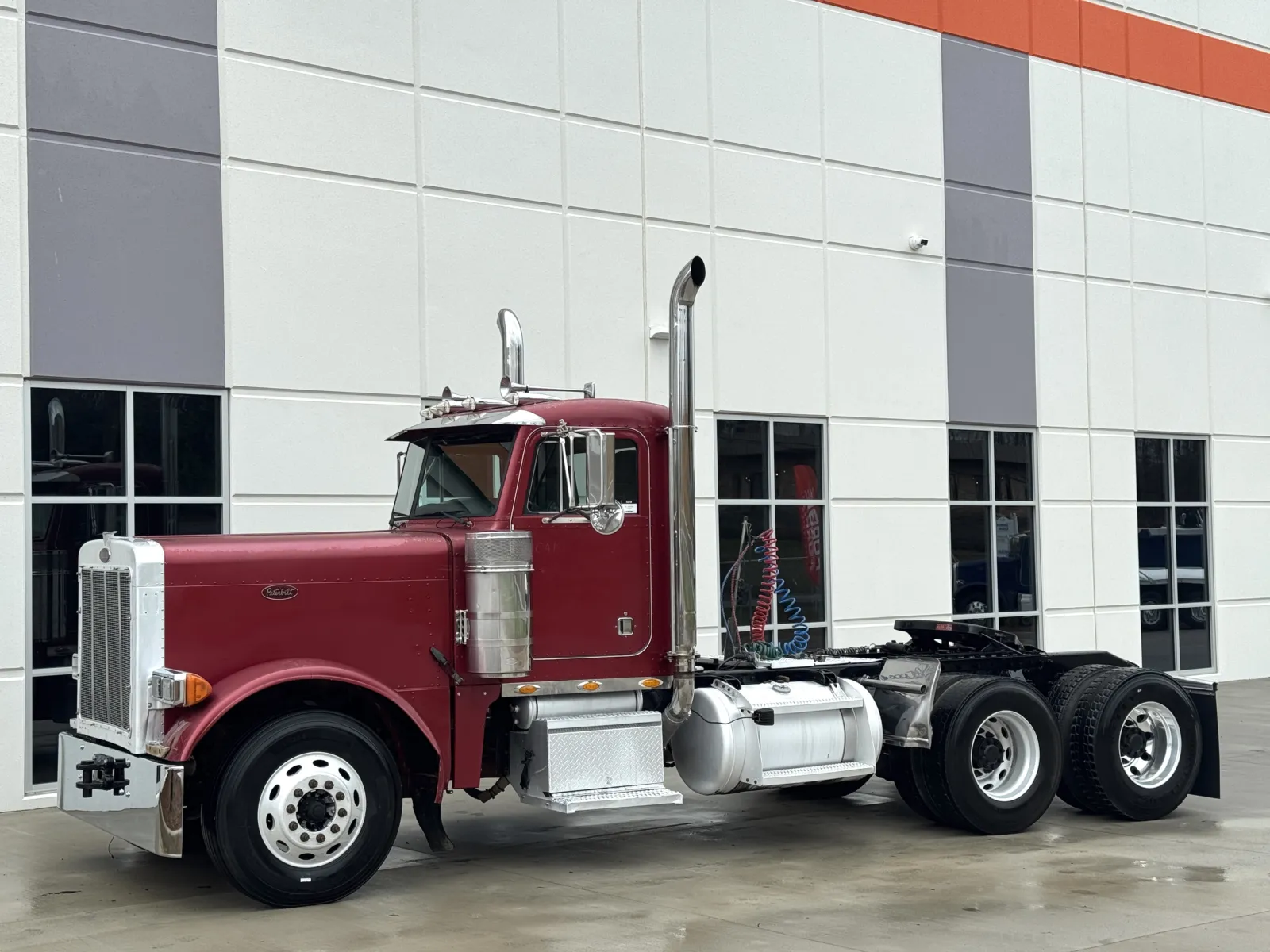 2003 Peterbilt - image 2