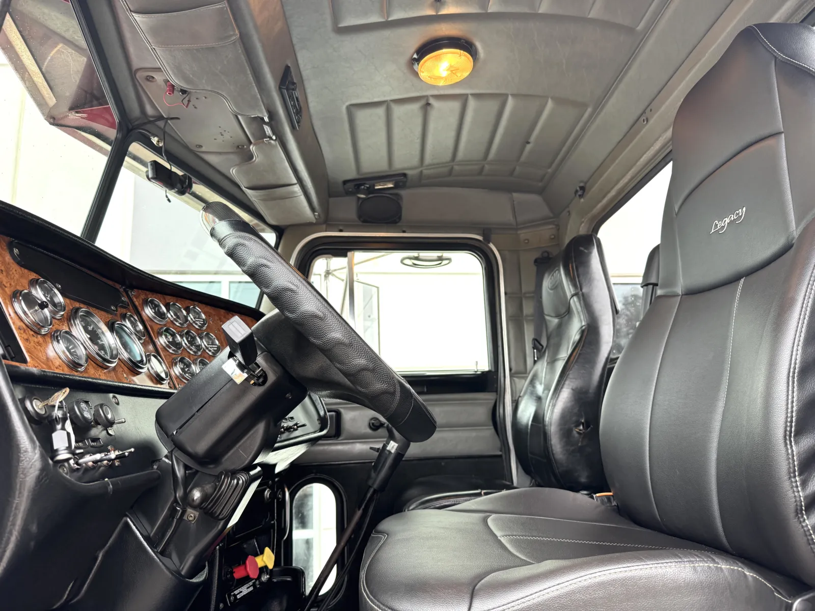 2003 Peterbilt - image 14