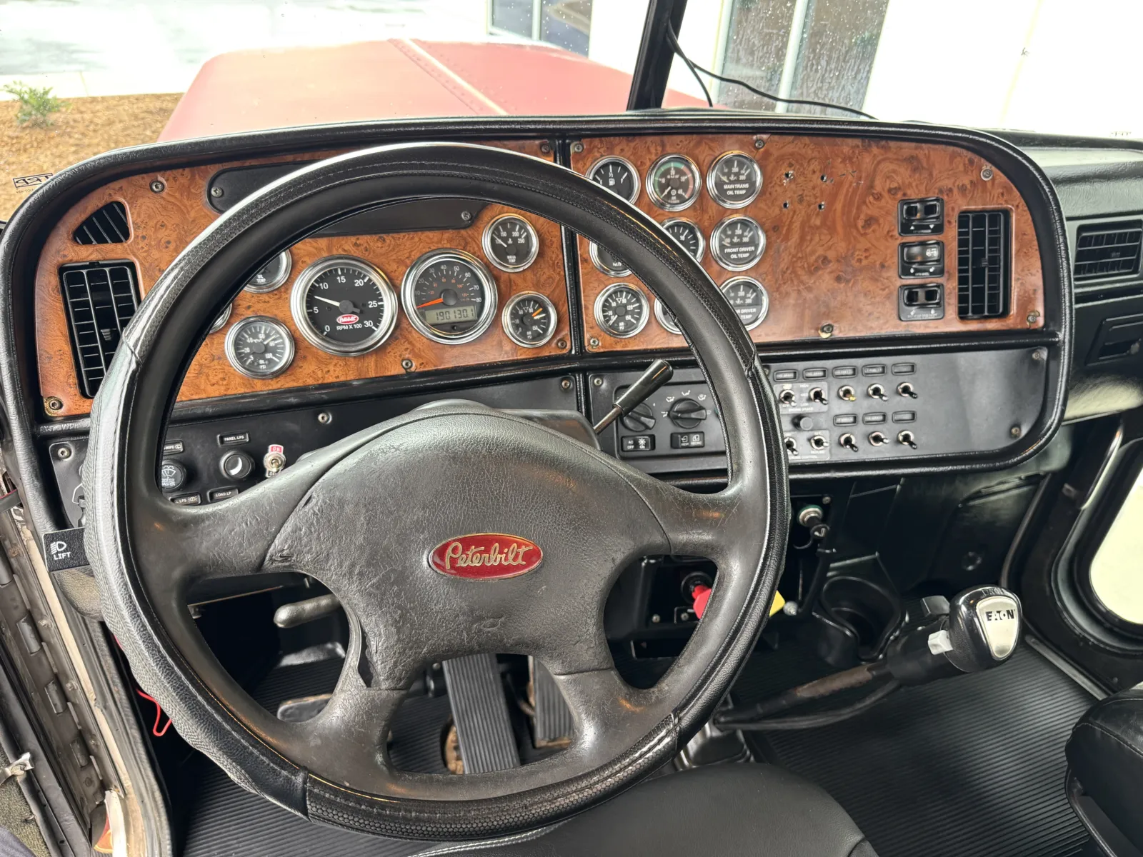 2003 Peterbilt - image 16