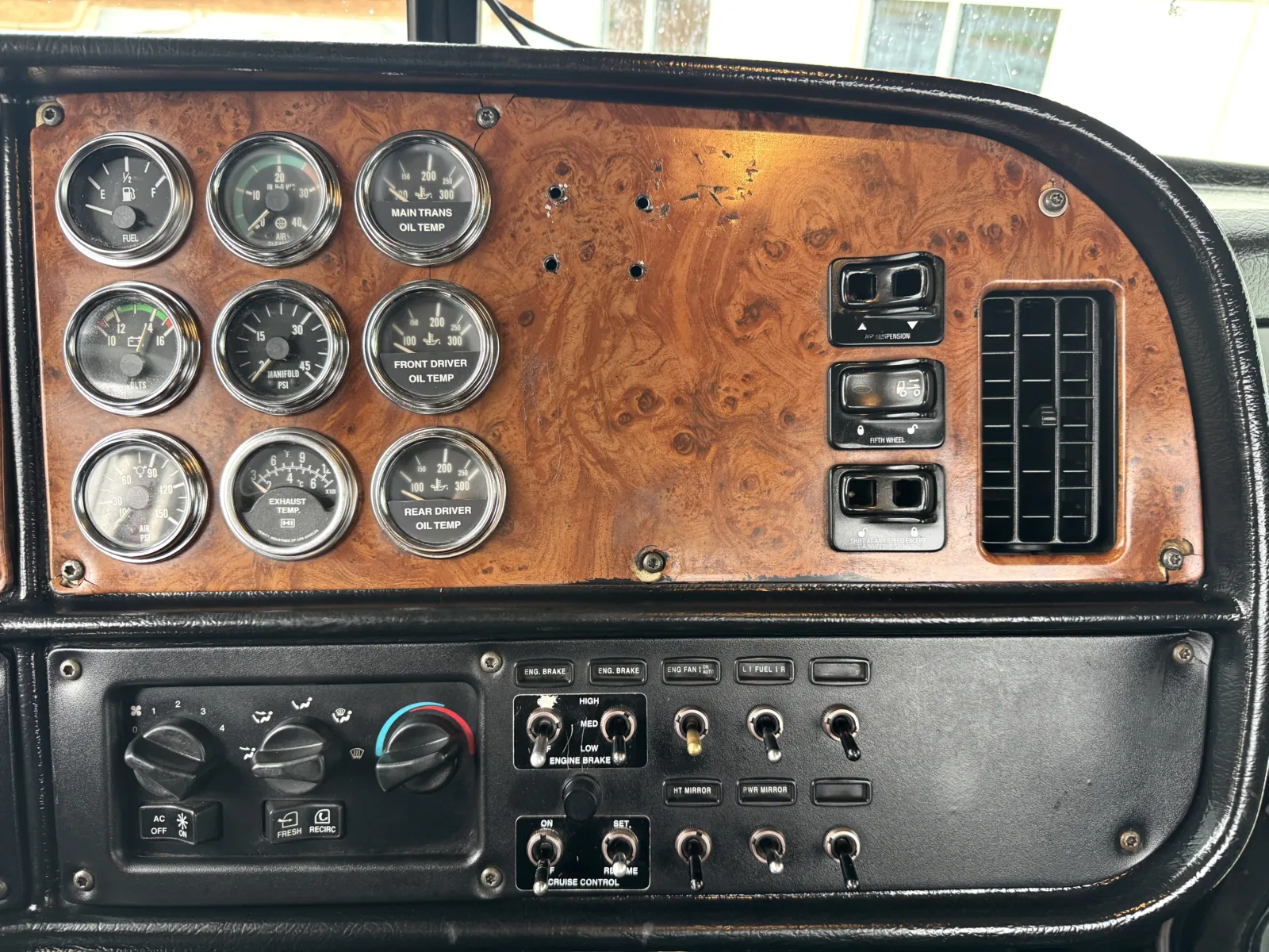 2003 Peterbilt - image 17