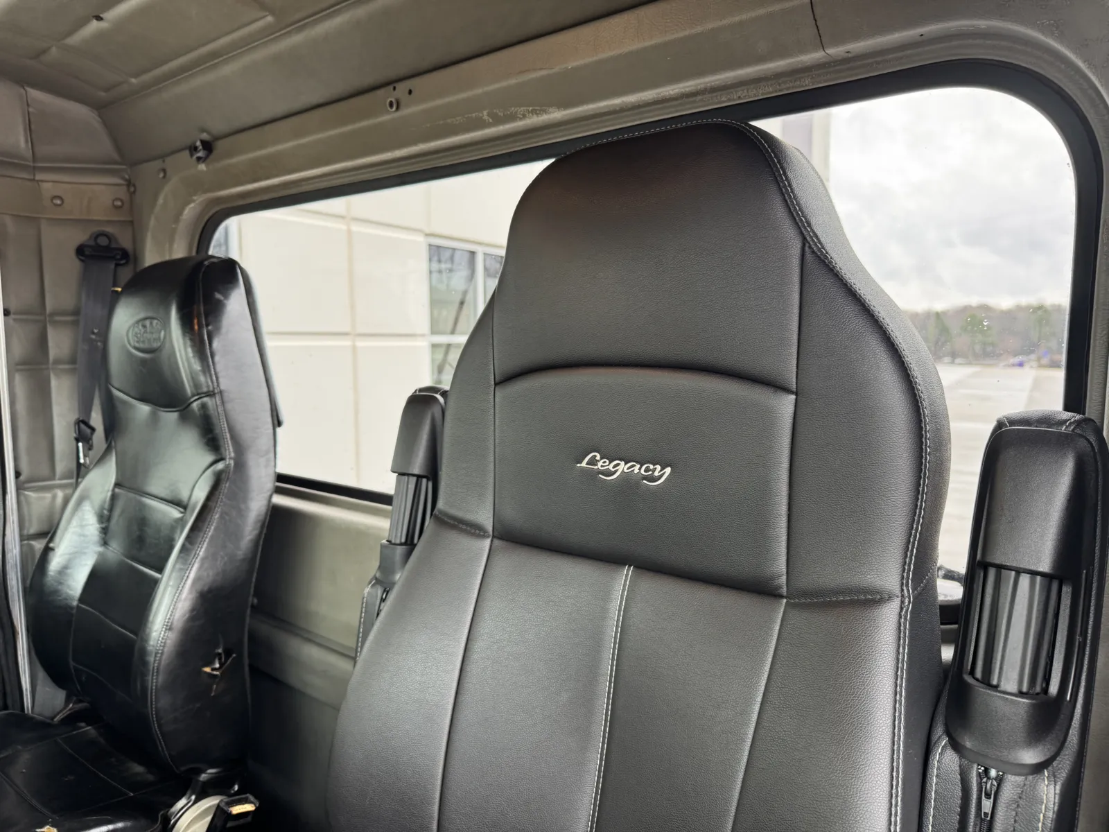 2003 Peterbilt - image 19