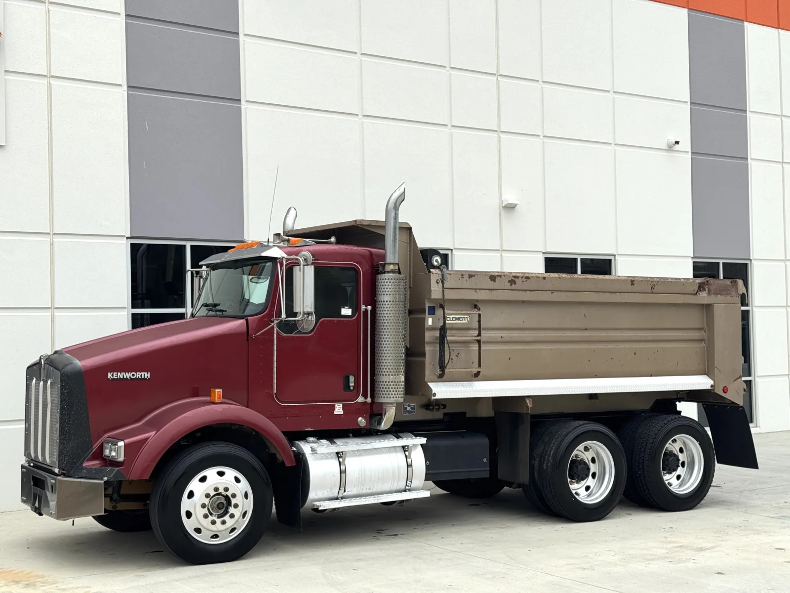 2004 Kenworth T800 - image 3