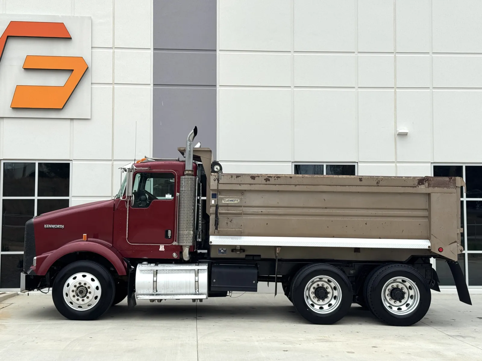 2004 Kenworth T800 - image 5