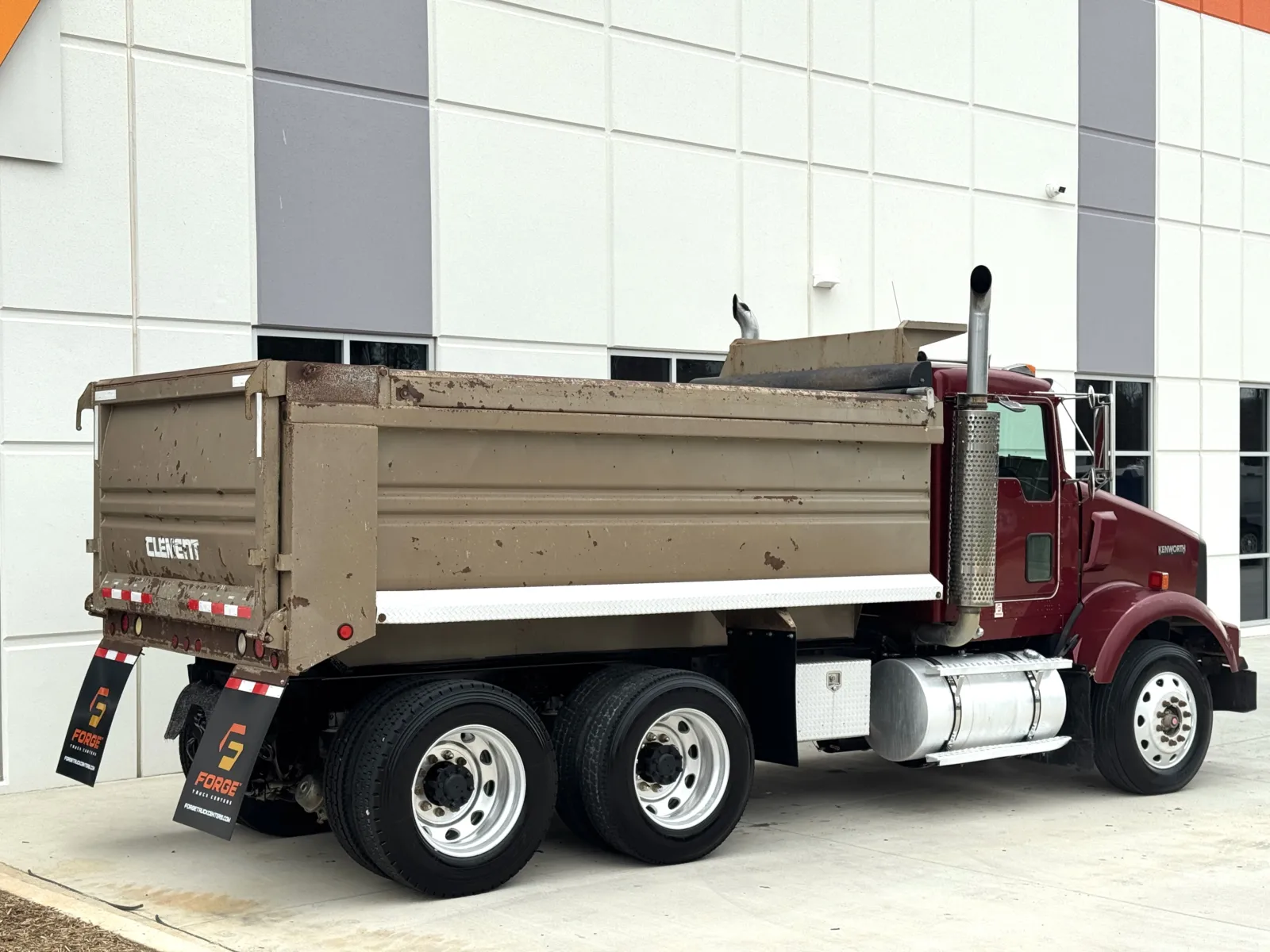 2004 Kenworth T800 - image 6