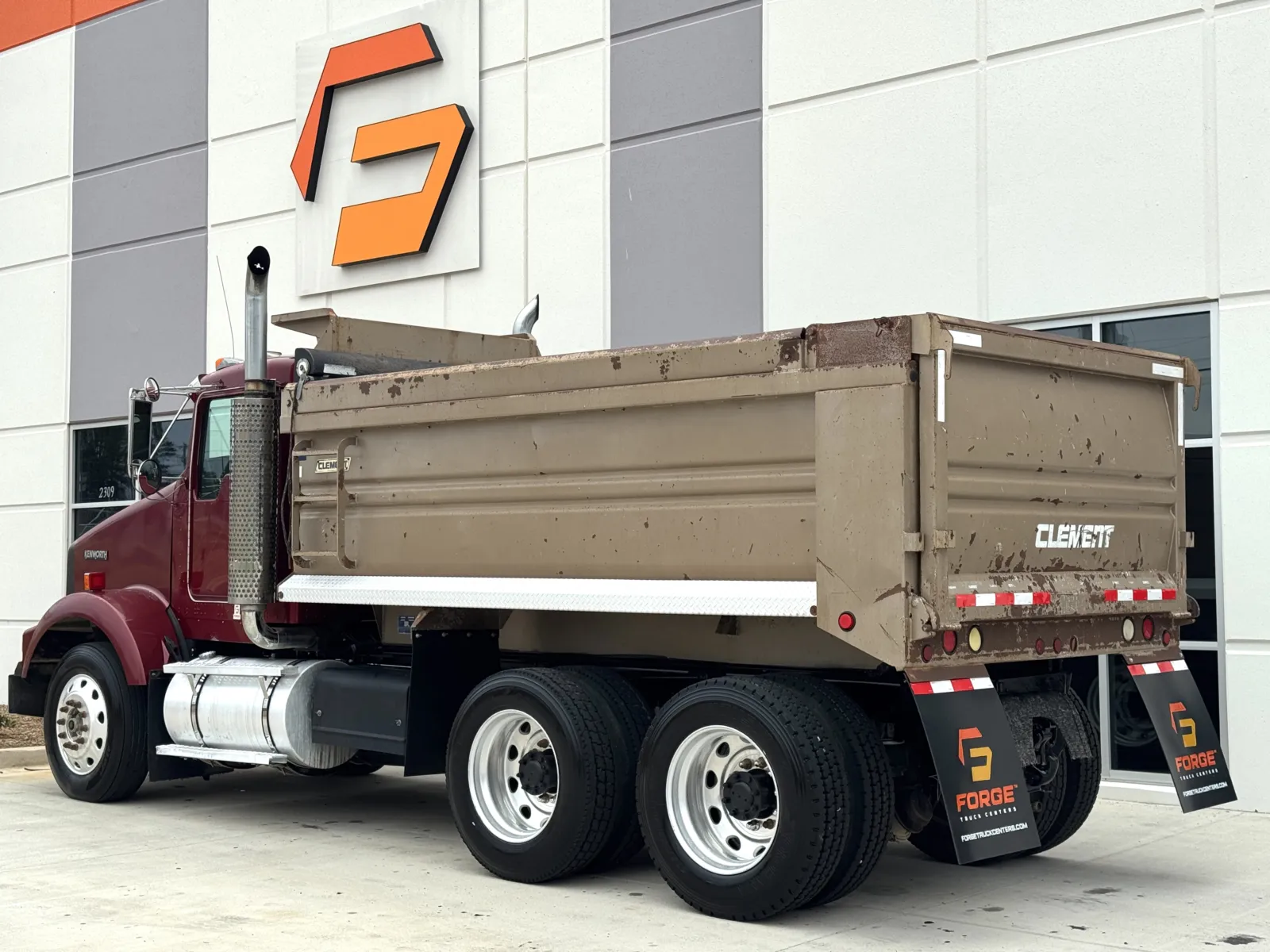 2004 Kenworth T800 - image 7