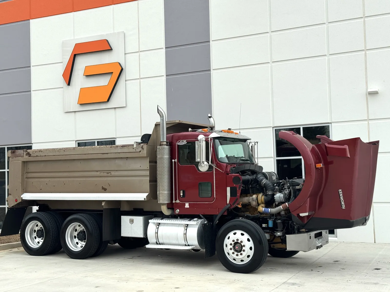 2004 Kenworth T800 - image 10