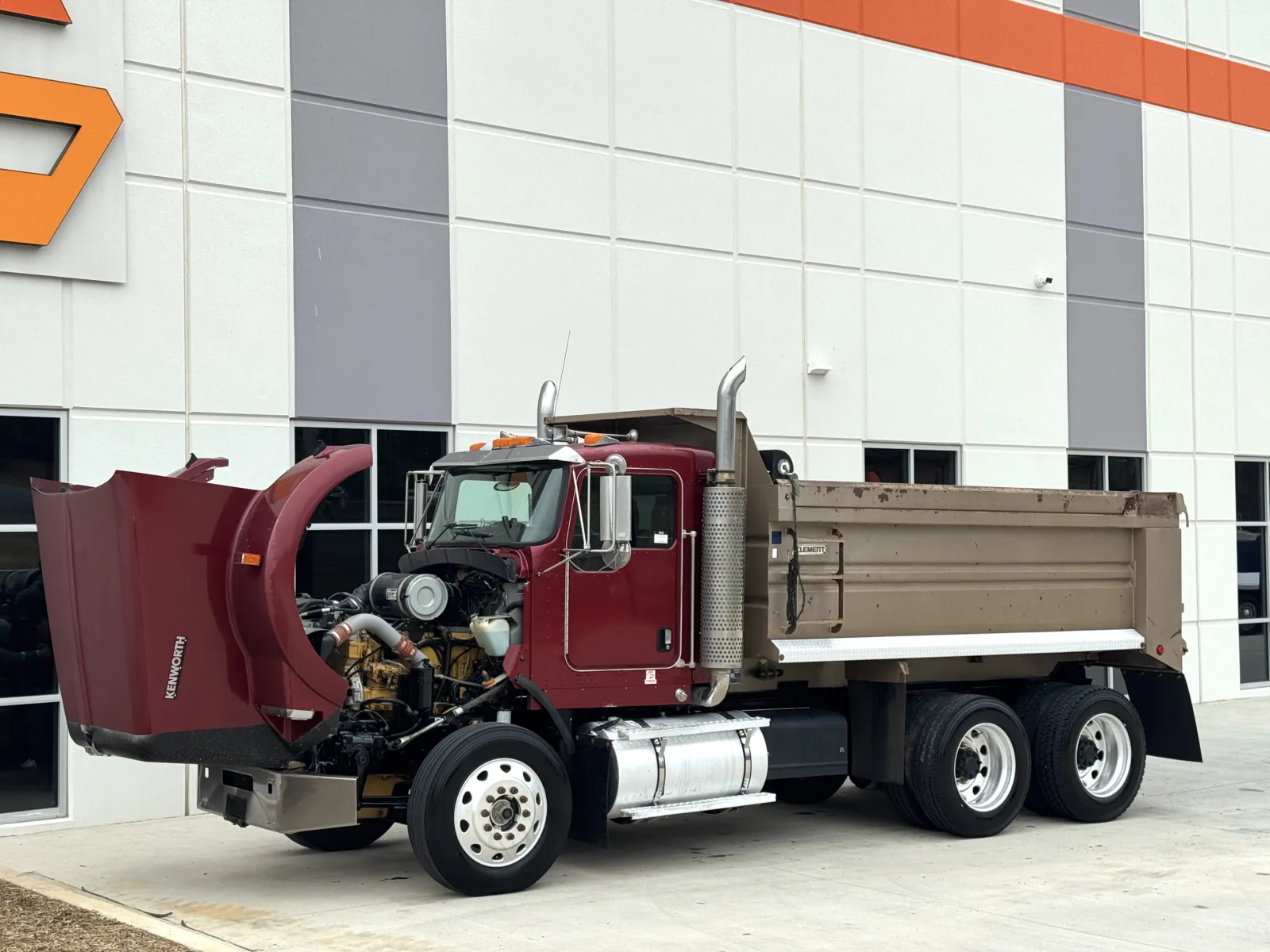 2004 Kenworth T800 - image 11