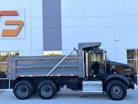 More photos of 2008 KENWORTH T800 at Forge Truck Centers - South Carolina, SC