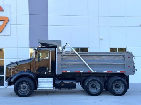 More photos of 2008 KENWORTH T800 at Forge Truck Centers - South Carolina, SC