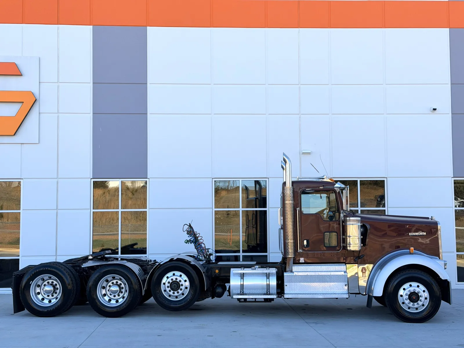 2011 Kenworth W900 - image 3