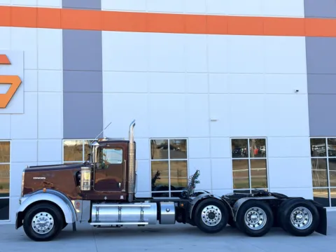 More photos of 2011 KENWORTH W900 at Forge Truck Centers - South Carolina, SC