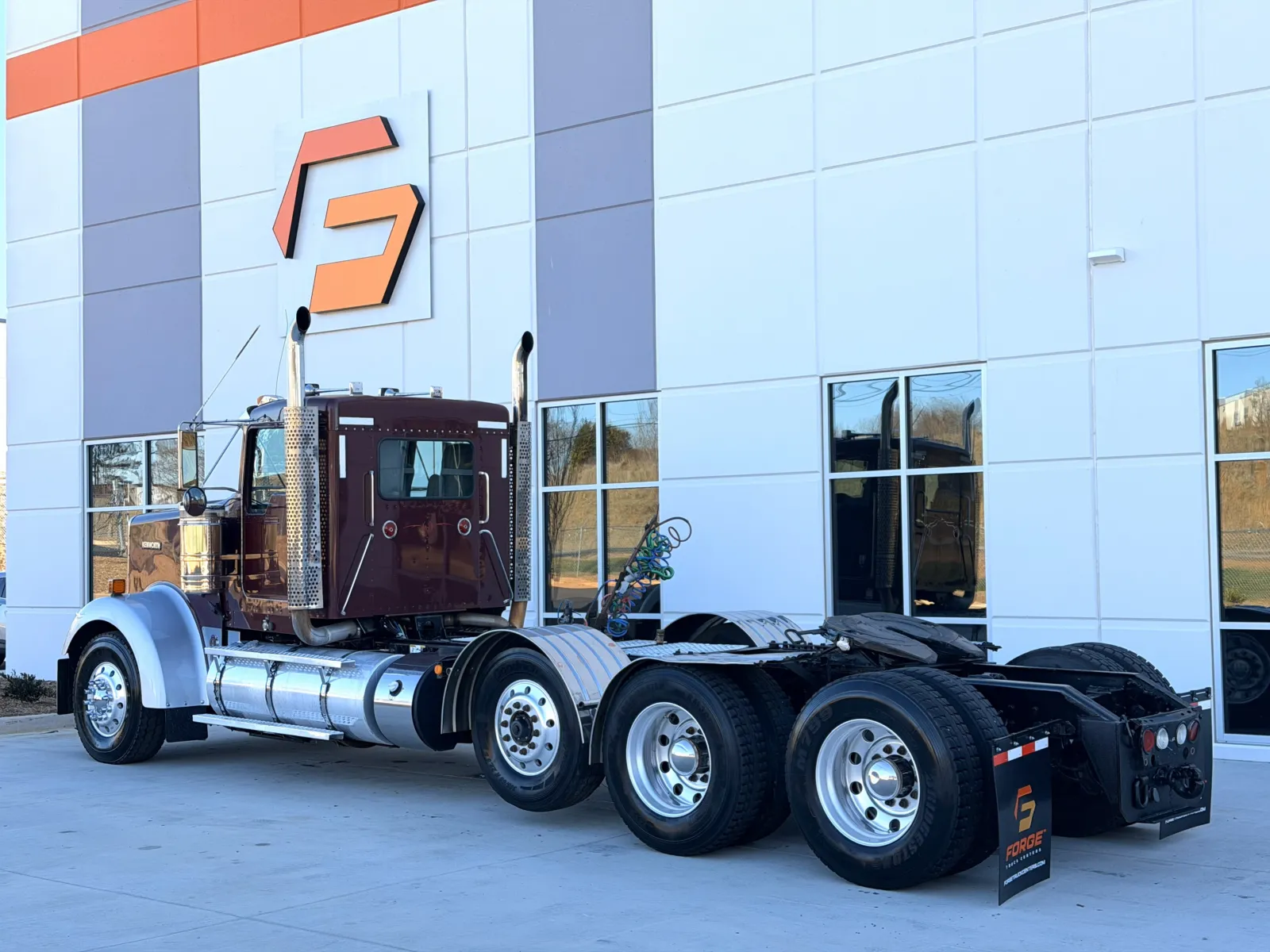 2011 Kenworth W900 - image 6