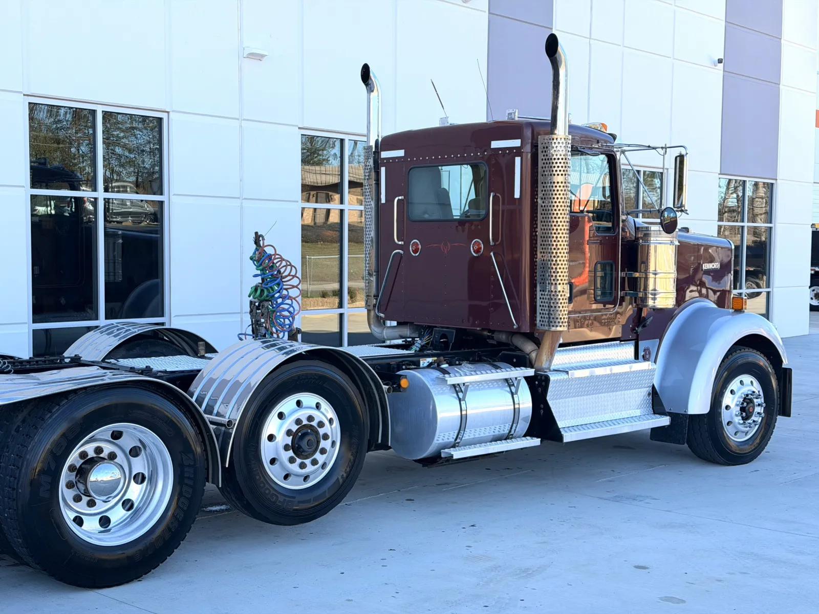 2011 Kenworth W900 - image 7