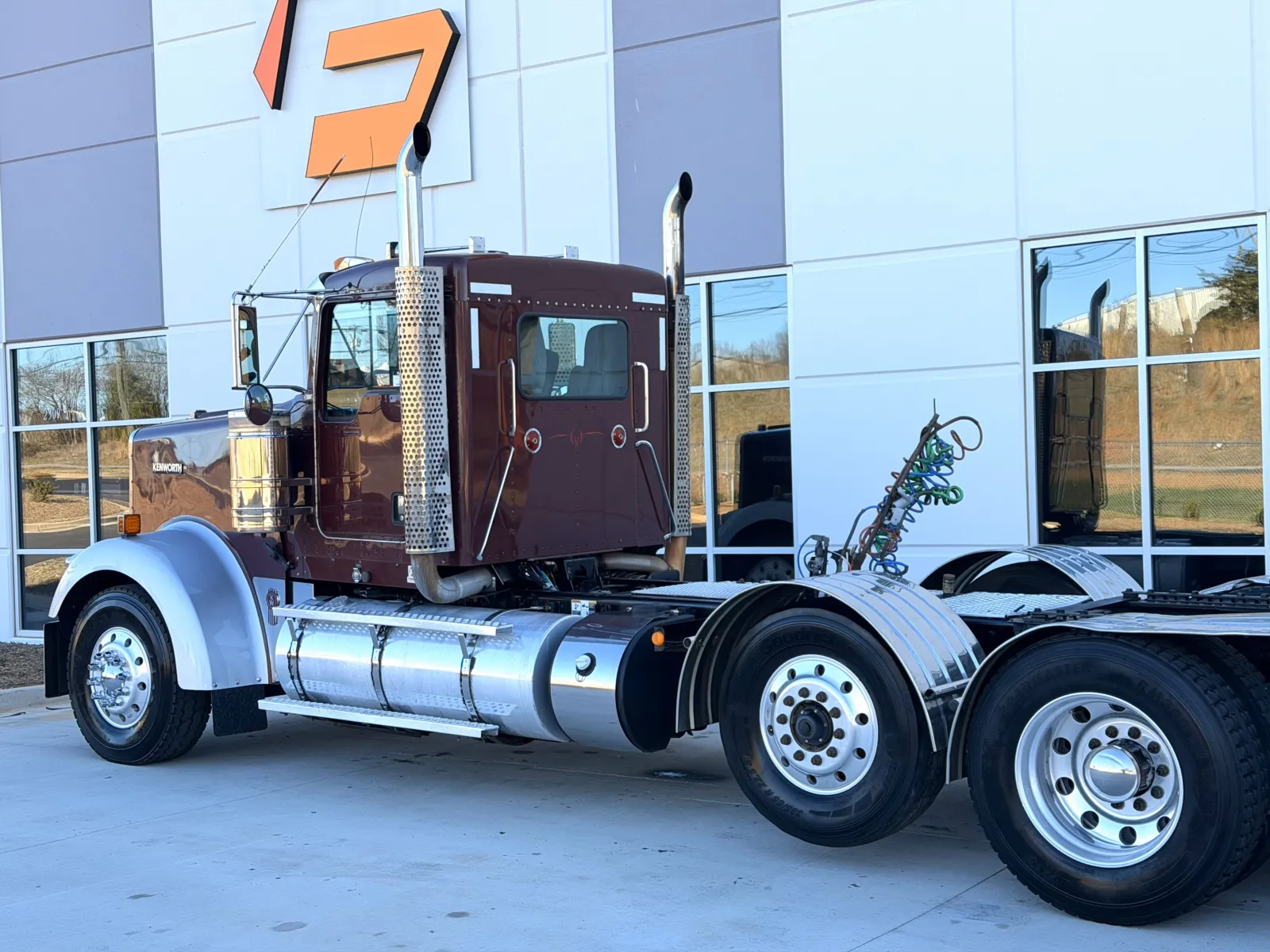 2011 Kenworth W900 - image 8