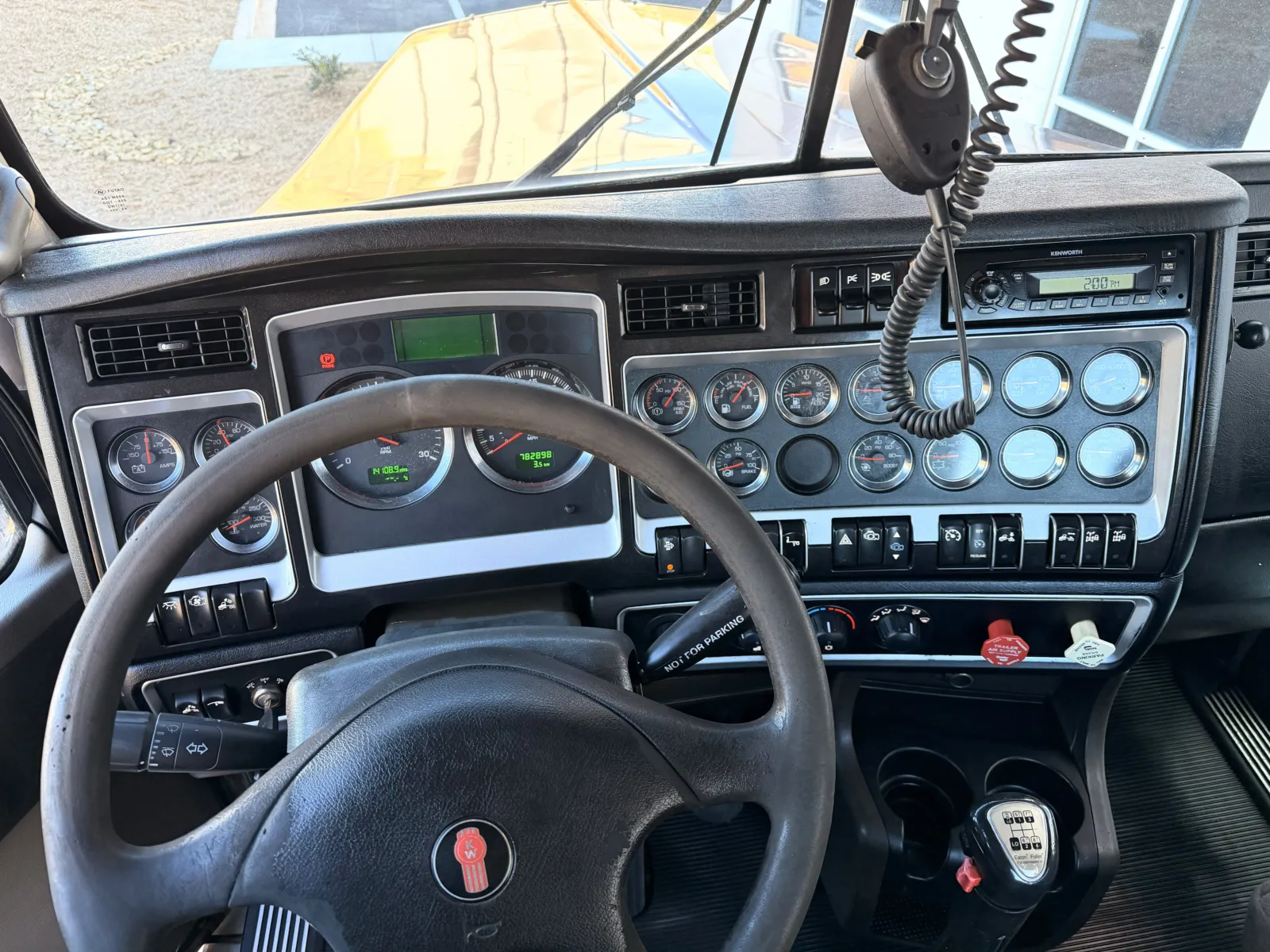2011 Kenworth W900 - image 16