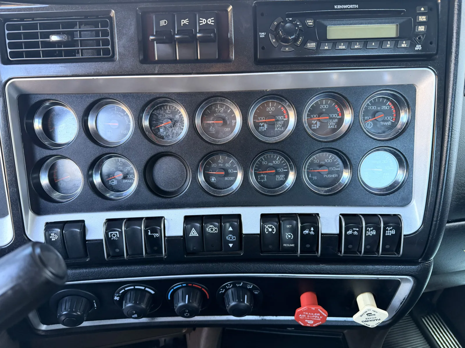 2011 Kenworth W900 - image 18