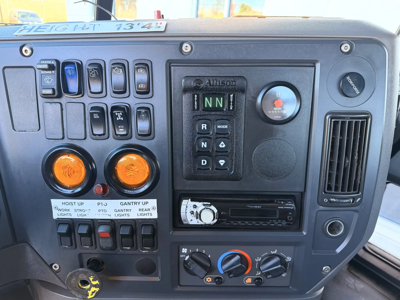 2015 Mack - image 18