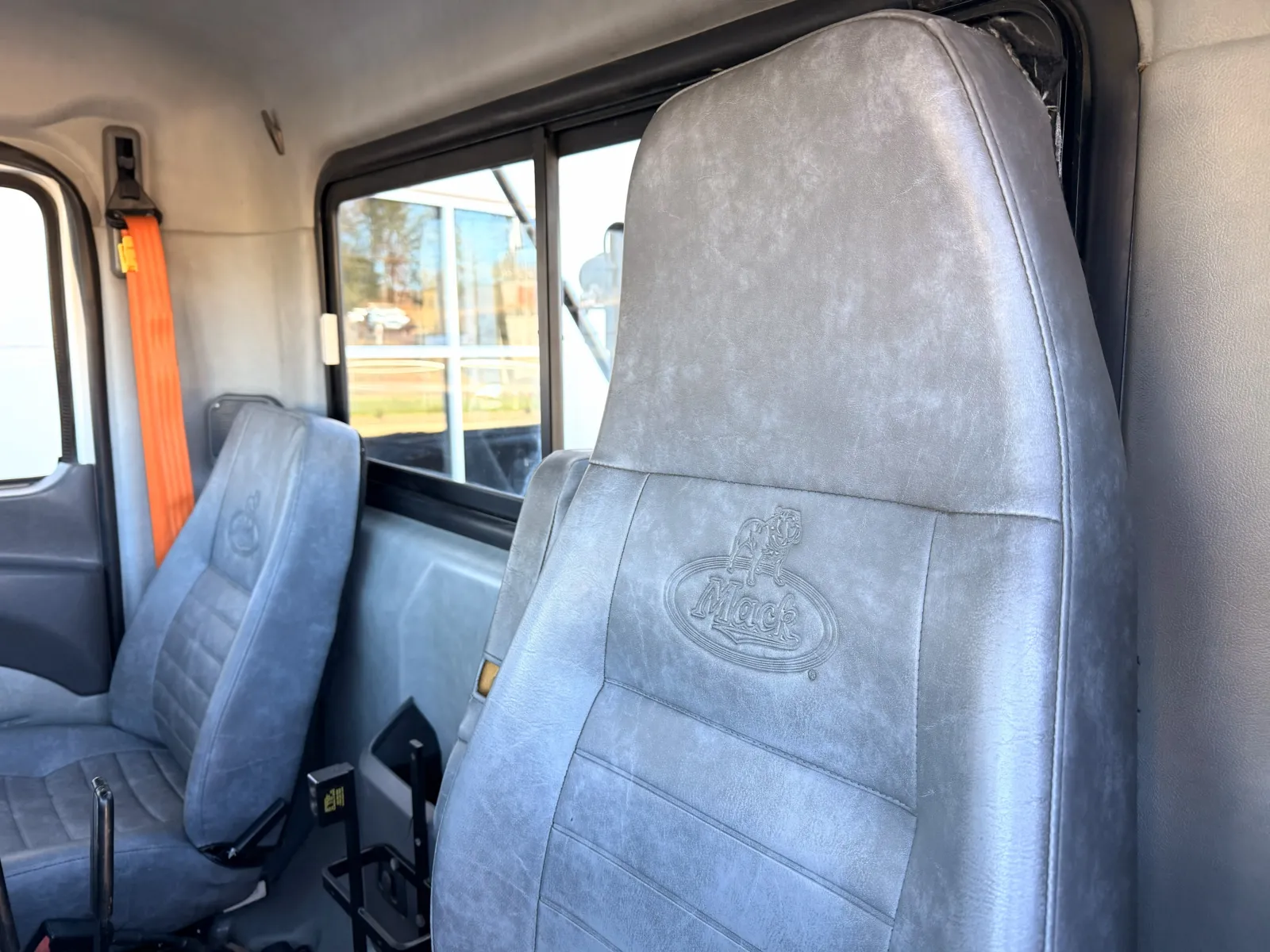 2015 Mack - image 20