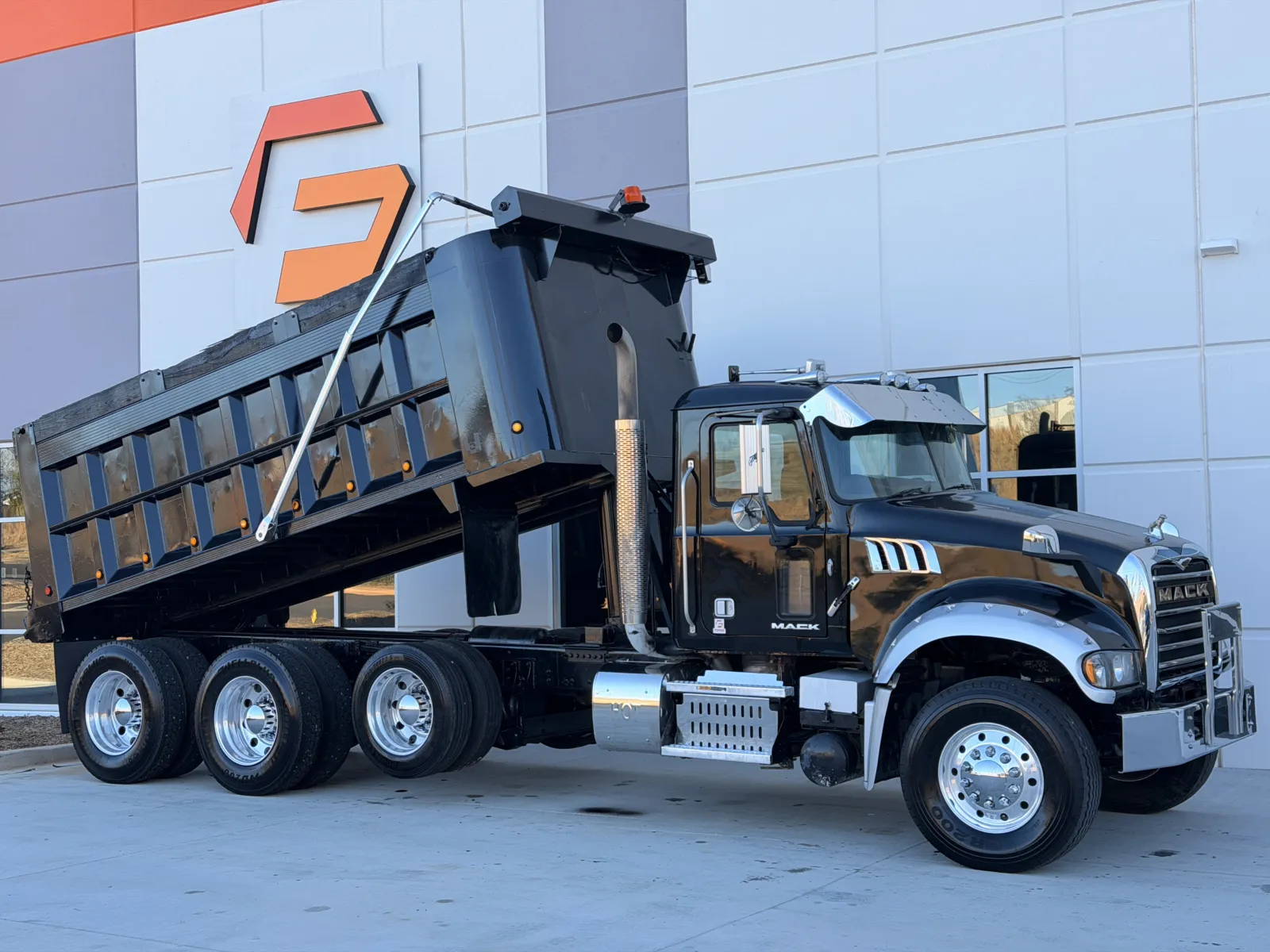 2013 MACK GU713