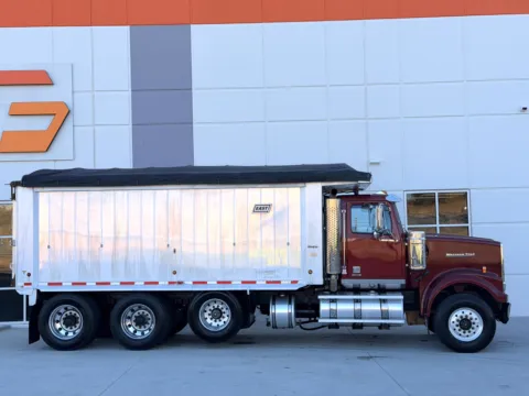 More photos of 2013 WESTERN STAR 4900 at Forge Truck Centers - South Carolina, SC