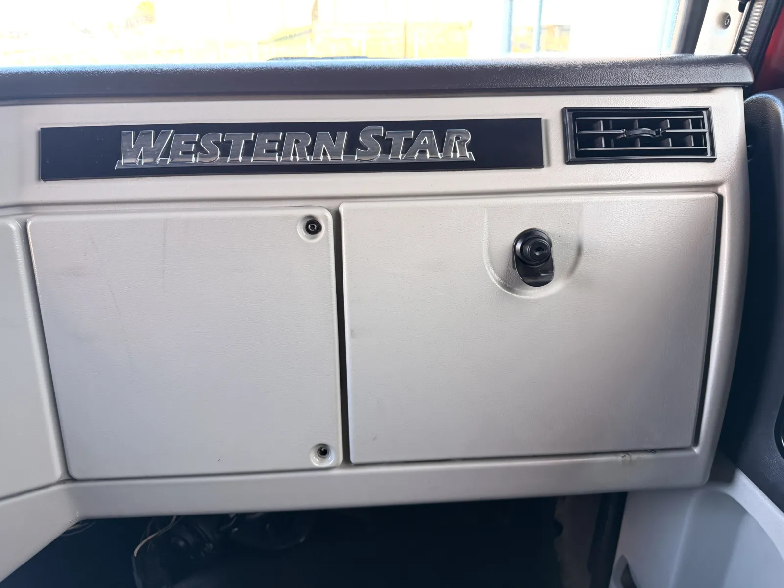 2013 Western Star 4900 - image 19