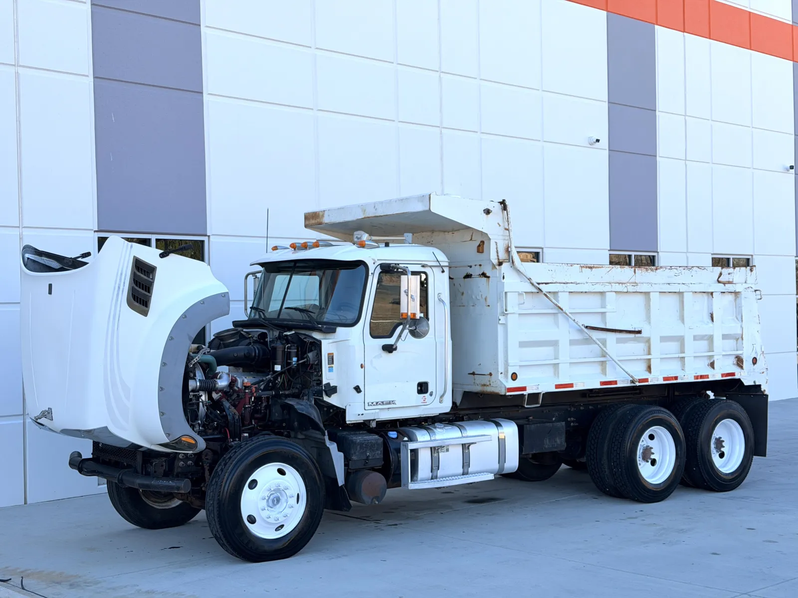 2011 Mack - image 11